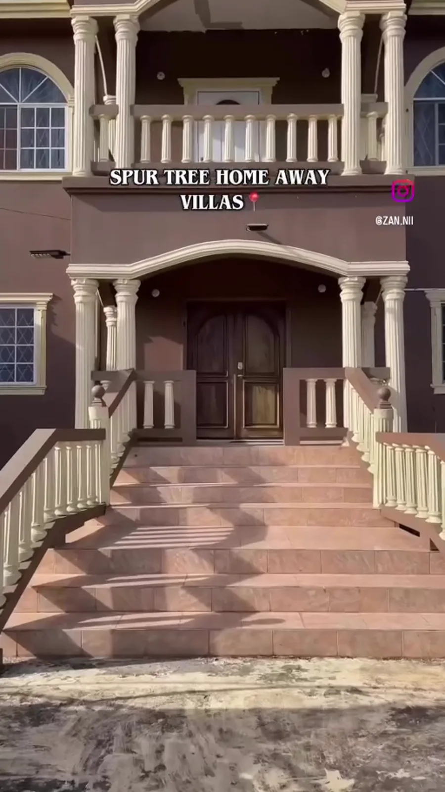 Front entrance of Spur Tree HomeAway Villas